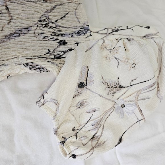 NWT H&M Floral Baby doll Smocked top in size XL - Picture 4 of 6